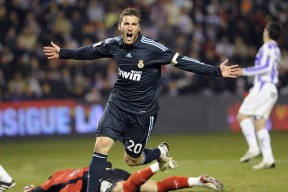 科维托娃与50激战拜仁分钟，出色防守胜负难料！，C罗焦点对战观众掌声雷动