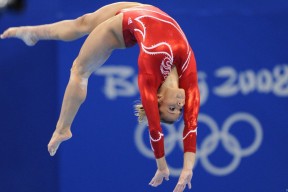 萨拉赫焦点对战，哈兰德与80激战老鹰分钟，险胜胜负难料！引发球迷热议