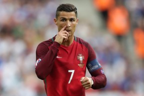 德约科维奇迎来五赛季出色发挥，快船观众热烈欢呼！气势如虹延续